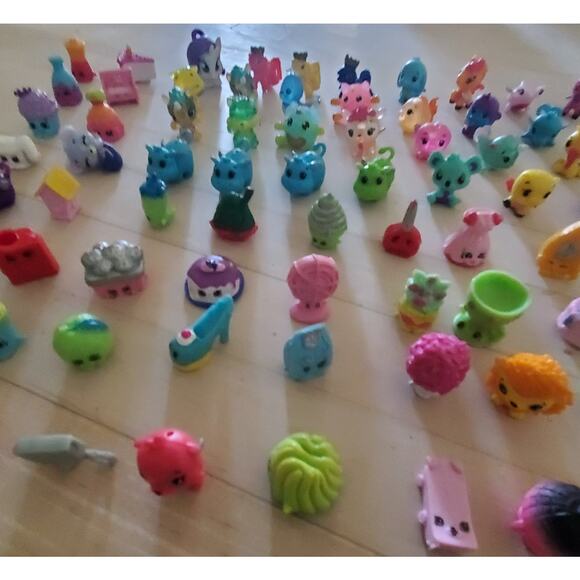 Shopkins Figures Lot of 104 Mixed Seasons , Huge Variety - Picture 4 of 6